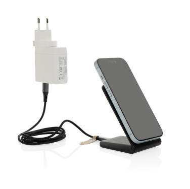 Logotrade Werbeartikel das Foto: VoltPerch 15W magnetischer Wireless Charger aus RCS rec. ABS