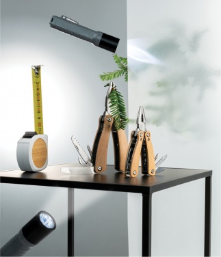 Logotrade ärikingitused pilt: Puidust multitööriist