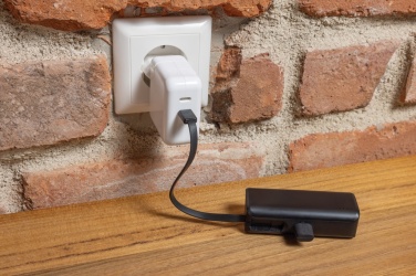 Logotrade reklaamkingituse foto: Powerlink RCS rplastic 3000 mAh powerbank iOS-i pistik