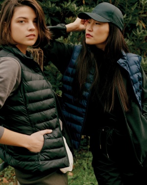 Logo trade firmakingitused foto: Iqoniq Meru naiste taaskasutatud polüestrist vest