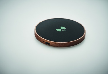 Logotrade ärikingid pilt: Akaatsiapuidust juhtmeta laadija 15W