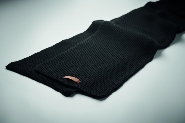 Logotrade meened pilt: Talvekomplekt taaskasutatud materjalist, kindad, müts ja sall