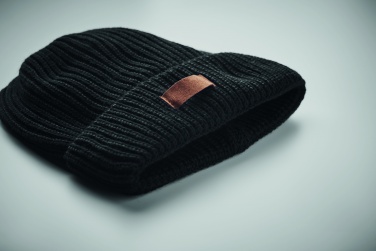 Logo trade meened foto: Talvekomplekt taaskasutatud materjalist, kindad, müts ja sall