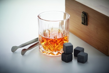 Logo trade firmakingitused foto: Viskiklaaside komplekt puidust karbis