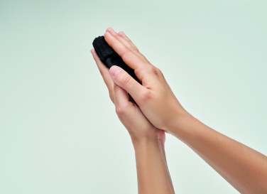 Logotrade ärikingituse foto: Kätesoojendaja kootud polüestrist taskus