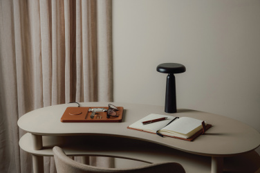 Logo trade firmakingi pilt: VINGA Avery RCS laualamp