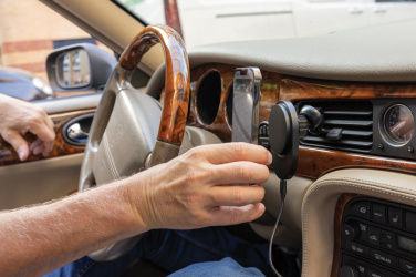 Logo trade firmakingid foto: PowerCruze RCS plastikust 15W magnetiga laadija autohoidik