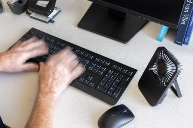 Logo trade reklaamtoote pilt: Aervina RCS taaskasutatud plastist laetav lauaventilaator