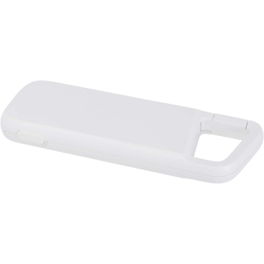 Logo trade mainoslahjat tuotekuva: Alkes 5 000 mAh:n ja 12 W:n kierrätysmuovista valmistettu vedenkestävä varavirtalähde jousihaalla