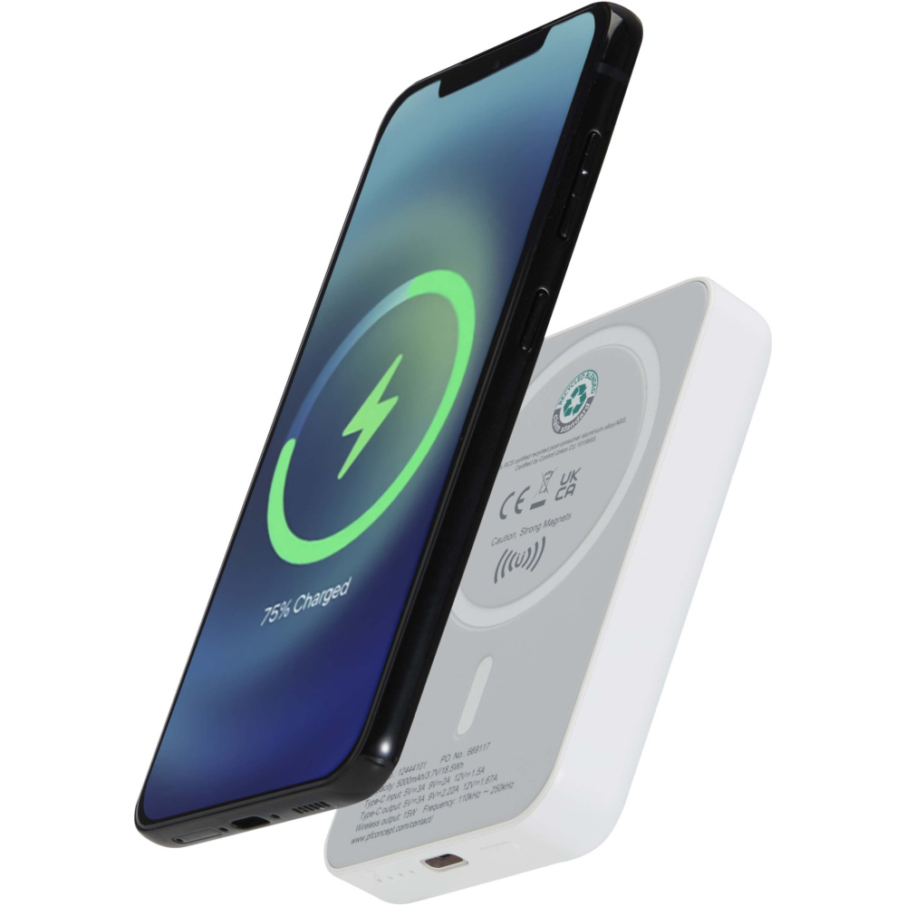 Logotrade reklaminės dovanos nuotrauka: „Acrab“ 5000 mAh 15 W magnetinė belaidė išorinė baterija su 20 W PD – pagaminta iš perdirbto plastiko