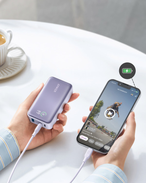 Logotrade firminės dovanos nuotrauka: „Anker PowerBank“ – 10 000 mAh ir 30 W talpos nešiojama baterija