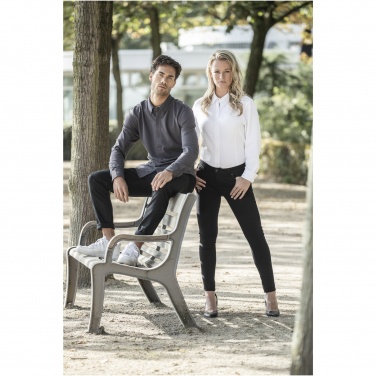 Logotrade korporatīvās dāvanas foto: Liels sieviešu krekls ar garām piedurknēm