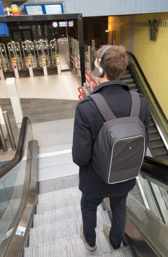 Logotrade ziemassvētku dāvanas foto: Swiss Peak AWARE™ pretaizdzīšanas 15,6 collu klēpjdatora mugursoma