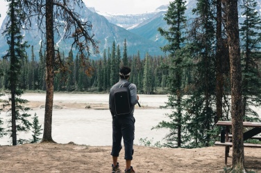 Logotrade ziemassvētku dāvanas foto: Swiss Peak AWARE™ pretaizdzīšanas 15,6 collu klēpjdatora mugursoma