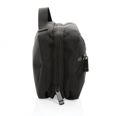 Logotrade Ideja dāvanas foto: Swiss Peak AWARE™ RPET Voyager tualetes piederumu soma