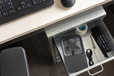 Лого трейд pекламные cувениры фото: Настольный вентилятор Aervina RCS из переработанного пластика с возможностью подзарядки