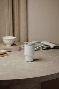 Logotrade reklamprodukter bild: VINGA Nagano RCS to-go-mug 350 ML
