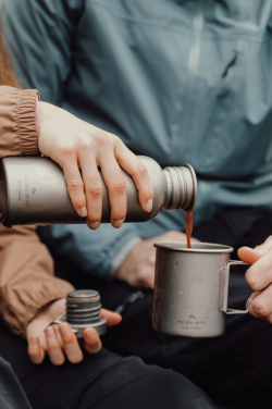 Logotrade reklamprodukter bild: Nordic Drift Trail Light Titanium vattenflaska 600 ml